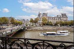 Paris 4th District – An ideal pied a terre