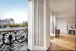 Paris 4th District – An ideal pied a terre