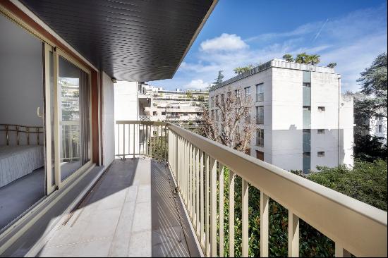 Neuilly-sur-Seine - Great potential for a 6-bed apartment