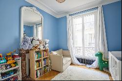 Paris 17th District – A meticulously renovated pied a terre