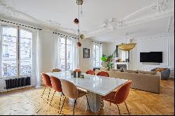 Paris 17th District – A meticulously renovated pied a terre