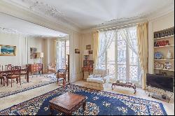 Neuilly-sur-Seine - A 4-bed family apartment