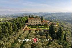 PERIOD VILLA FOR SALE JUST 15 MINUTES FROM THE HISTORICAL CENTER OF FLORENCE