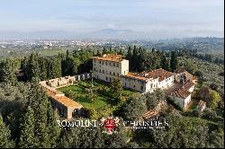 PERIOD VILLA FOR SALE JUST 15 MINUTES FROM THE HISTORICAL CENTER OF FLORENCE