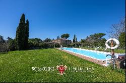 FARMHOUSE WITH POOL FOR SALE ALONG THE RIVER IN TUSCANY, SIENA