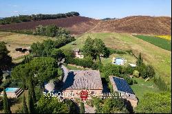 FARMHOUSE WITH POOL FOR SALE ALONG THE RIVER IN TUSCANY, SIENA