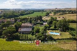 FARMHOUSE WITH POOL FOR SALE ALONG THE RIVER IN TUSCANY, SIENA