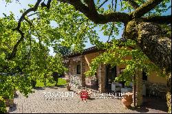 RESORT WITH RESTAURANT AND PRIVATE LAKES FOR SALE NEAR FLORENCE, TUSCANY