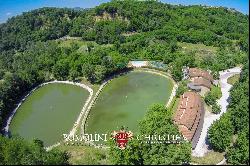 RESORT WITH RESTAURANT AND PRIVATE LAKES FOR SALE NEAR FLORENCE, TUSCANY