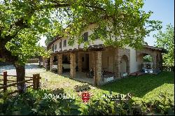 RESORT WITH RESTAURANT AND PRIVATE LAKES FOR SALE NEAR FLORENCE, TUSCANY