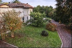 Estate with extensive grounds and spectacular views of the Piedmont Alps