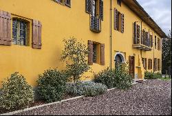 Estate with extensive grounds and spectacular views of the Piedmont Alps