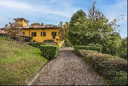 Estate with extensive grounds and spectacular views of the Piedmont Alps