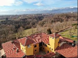 Estate with extensive grounds and spectacular views of the Piedmont Alps