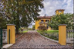 Estate with extensive grounds and spectacular views of the Piedmont Alps