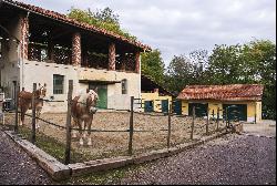 Estate with extensive grounds and spectacular views of the Piedmont Alps