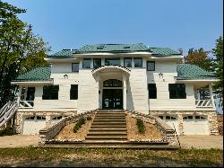 Lake Front Upper Peninsula Home