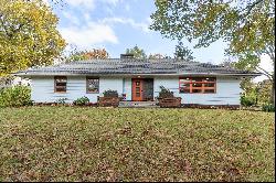 Mid-Century Atomic Ranch in Crestwood