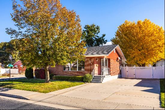 Spacious Brick Rambler with Mountain Views