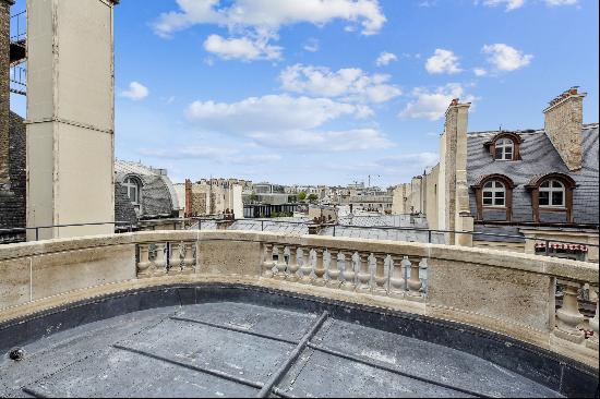 Renovated 3 bedrooms apartment on Avenue Montaigne