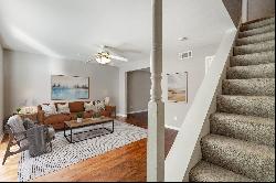 Charming Townhome In Desirable Buckhead Community