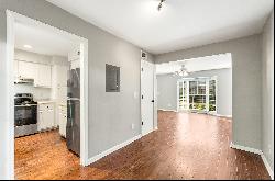 Charming Townhome In Desirable Buckhead Community