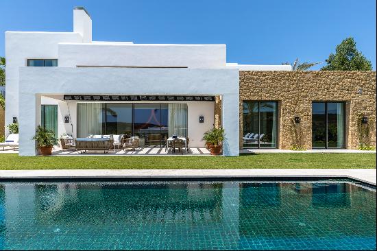 Villa in front of the golf course in Finca Cortesin