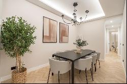 Luxurious flat in the vibrant Malasaña neighborhood