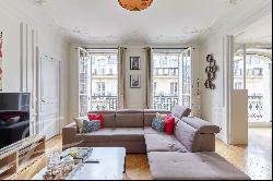 **Elegant 3-Bedroom Apartment between the Triangle d'Or and Trocadéro**