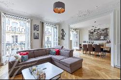 **Elegant 3-Bedroom Apartment between the Triangle d'Or and Trocadéro**