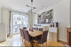 **Elegant 3-Bedroom Apartment between the Triangle d'Or and Trocadéro**