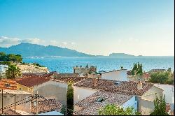 Marseille 7th, Malmousque Fausse Monnaie - House with Rooftop and Sea View