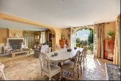 Propriété d'exception à Mougins : Bastide Provençale avec vue mer et terrain de…