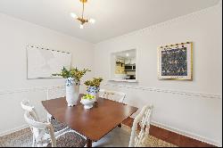 Beautiful, Renovated Two Story Home in Gated Essex House in Historic Vinings