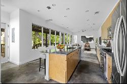 Modern-Style Duplex Designed by Renowned Architect Steve Zagorski