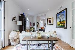 Elegant and spacious corner unit in central Eixample