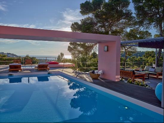 Villa with sea views in Cala Vadella for holiday rental