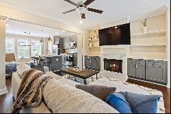 Stunning and Sophisticated Townhome in Vibrant Community