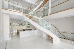 Modern Marvel in Historic Chelsea: A Townhouse Masterpiece for Discerning Buyers