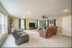 52 Colony Dr, East Longmeadow MA 01028