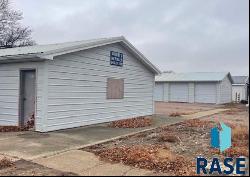 101 S 1st St, Beresford SD 57004