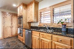 Mountain Escape Awaits! Bear Hollow Townhome with Prime Location & Amenities