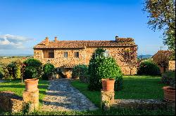 Historic farmhouse with olive grove and vineyard