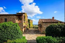 Historic farmhouse with olive grove and vineyard