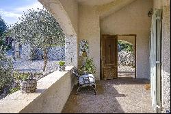 Large dominant home with big open views in Roquefort Les Pins