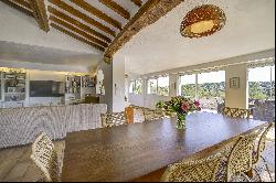 Large dominant home with big open views in Roquefort Les Pins