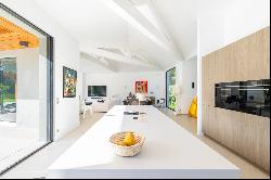 Magnificent contemporary house in sought after domain in Biot