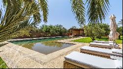 Standout 5 bedroom villa close to golf courses