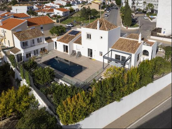 Tavira, 4-bedroom Traditional Villa with pool, river views, annex and garage.