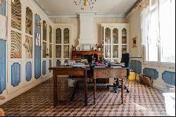 Bourgeois house with cellar, garden, and pool